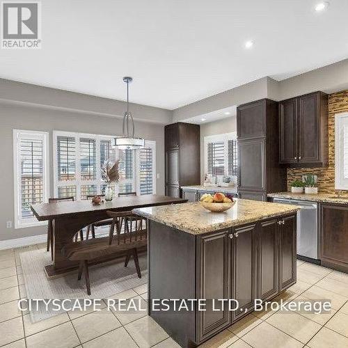 3349 Hedley Road, Burlington, ON - Indoor Photo Showing Kitchen With Upgraded Kitchen