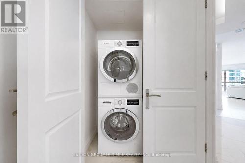 1307 - 2267 Lake Shore Boulevard W, Toronto, ON - Indoor Photo Showing Laundry Room