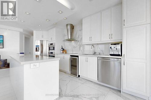 1307 - 2267 Lake Shore Boulevard W, Toronto, ON - Indoor Photo Showing Kitchen With Upgraded Kitchen