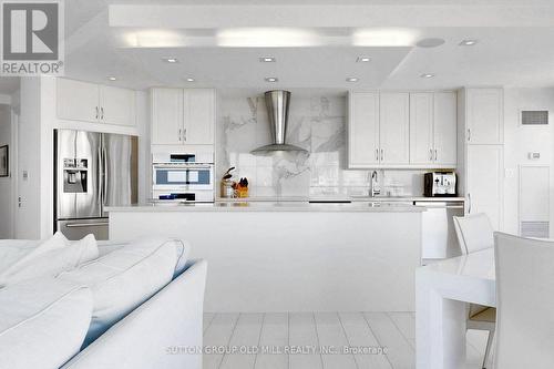 1307 - 2267 Lake Shore Boulevard W, Toronto, ON - Indoor Photo Showing Kitchen