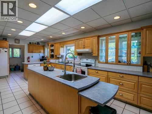5175 Baker-Kersley Road, Quesnel, BC - Indoor Photo Showing Kitchen