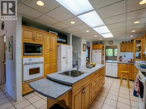 5175 Baker-Kersley Road, Quesnel, BC - Indoor Photo Showing Kitchen