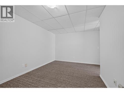In-law suite living room - 602 Glenmeadows Road, Kelowna, BC - Indoor Photo Showing Other Room