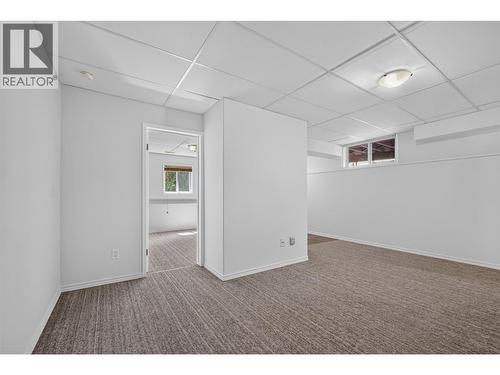 In-law suite living room - 602 Glenmeadows Road, Kelowna, BC - Indoor Photo Showing Other Room