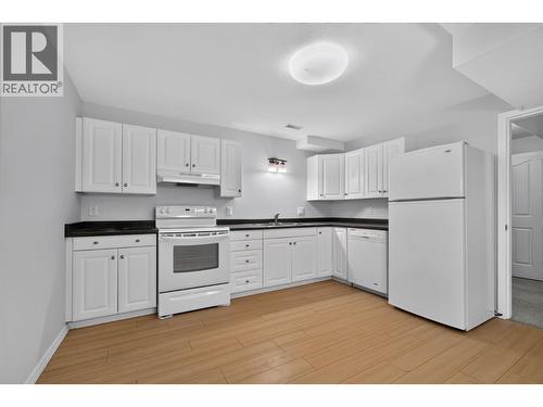 In-law suite kitchen on the lower level - 602 Glenmeadows Road, Kelowna, BC - Indoor Photo Showing Kitchen