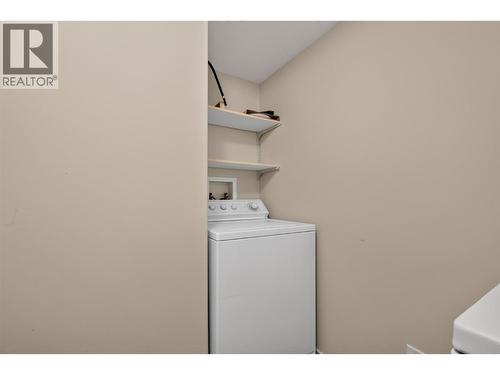 In-law suite laundry room - 602 Glenmeadows Road, Kelowna, BC - Indoor Photo Showing Laundry Room