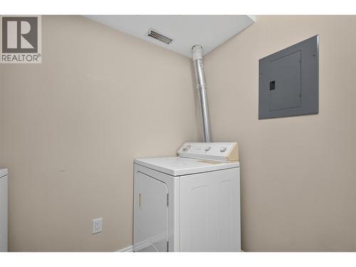 In-law suite laundry room - 602 Glenmeadows Road, Kelowna, BC - Indoor Photo Showing Laundry Room