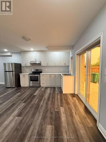 21 Valleyscape Trail, Caledon, ON - Indoor Photo Showing Kitchen