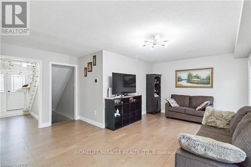 2245 Pathfinder Drive, Burlington, ON - Indoor Photo Showing Living Room
