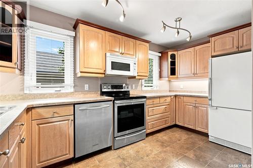 818 5Th Street E, Saskatoon, SK - Indoor Photo Showing Kitchen