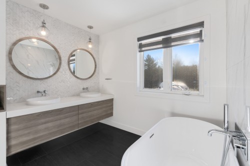 Salle de bains - 4452 Rue Du Mont-Blanc, Ascot Corner, QC - Indoor Photo Showing Bathroom