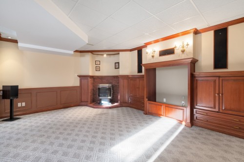 Salle familiale - 4452 Rue Du Mont-Blanc, Ascot Corner, QC - Indoor With Fireplace