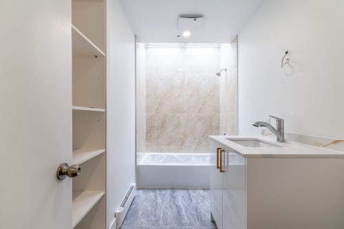 Salle de bains - 3-9695 Av. Bruchési, Montréal (Ahuntsic-Cartierville), QC - Indoor