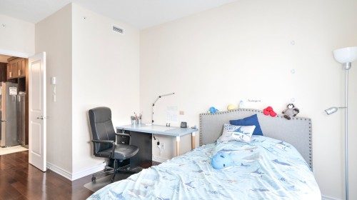 Bedroom - 306-4405 Boul. St-Jean, Dollard-Des-Ormeaux, QC - Indoor Photo Showing Bedroom