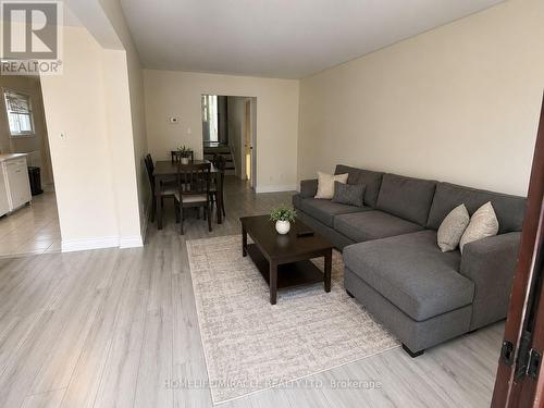 3145 Mallbridge Crescent, Mississauga, ON - Indoor Photo Showing Living Room