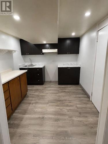 3145 Mallbridge Crescent, Mississauga, ON - Indoor Photo Showing Kitchen