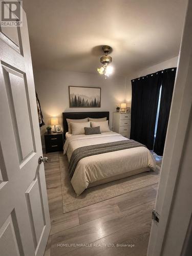 3145 Mallbridge Crescent, Mississauga, ON - Indoor Photo Showing Bedroom