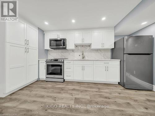 39 Baintree Way, Cambridge, ON - Indoor Photo Showing Kitchen