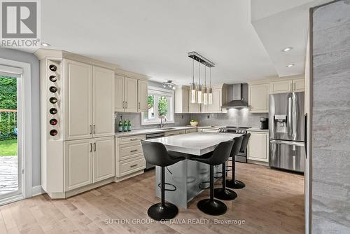2450 Blackstone Crescent, Ottawa, ON - Indoor Photo Showing Kitchen With Upgraded Kitchen