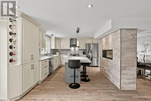 2450 Blackstone Crescent, Ottawa, ON - Indoor Photo Showing Kitchen With Upgraded Kitchen