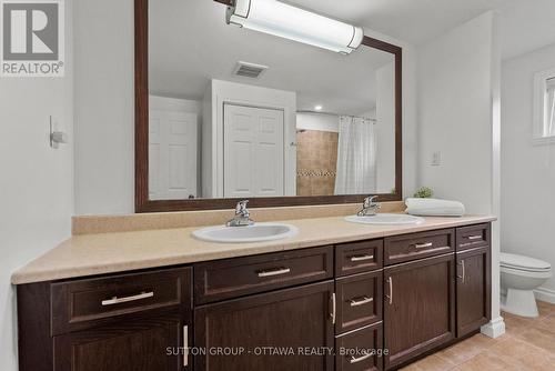 Family Bathroom - 2450 Blackstone Crescent, Ottawa, ON - Indoor Photo Showing Bathroom