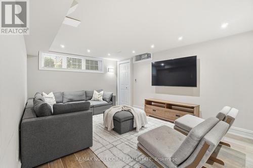 2 Glengordon Crescent, Markham, ON - Indoor