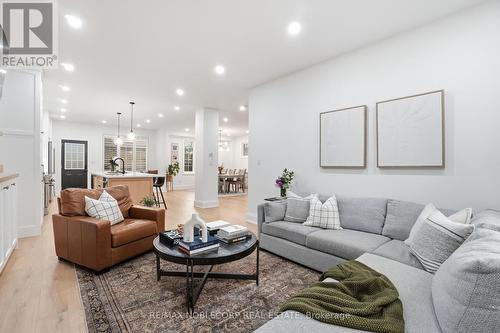 2 Glengordon Crescent, Markham, ON - Indoor Photo Showing Living Room