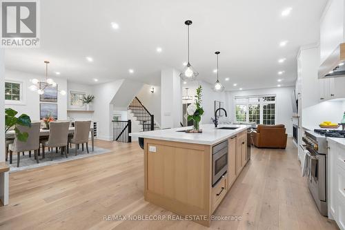 2 Glengordon Crescent, Markham, ON - Indoor Photo Showing Kitchen With Upgraded Kitchen