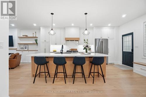 2 Glengordon Crescent, Markham, ON - Indoor Photo Showing Kitchen With Upgraded Kitchen