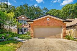 51 FORESTVIEW DRIVE  Hamilton (Dundas), ON L9H 6M7