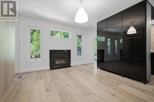 2068 Broadleaf Crescent, Burlington, ON - Indoor Photo Showing Living Room With Fireplace