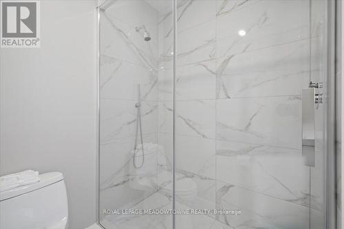 2068 Broadleaf Crescent, Burlington, ON - Indoor Photo Showing Bathroom