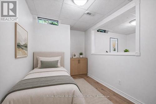 2068 Broadleaf Crescent, Burlington, ON - Indoor Photo Showing Bedroom
