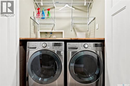 22 Wesson Bay, Regina, SK - Indoor Photo Showing Laundry Room