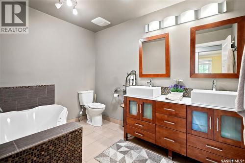 22 Wesson Bay, Regina, SK - Indoor Photo Showing Bathroom