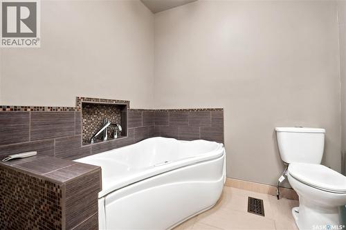22 Wesson Bay, Regina, SK - Indoor Photo Showing Bathroom