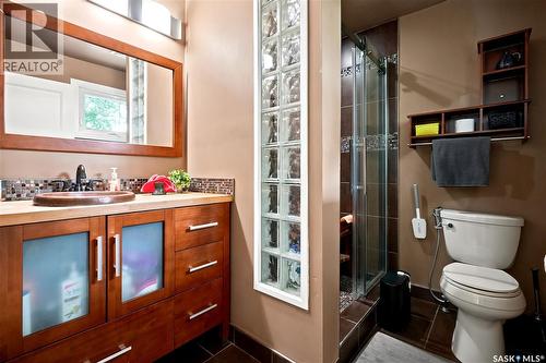 22 Wesson Bay, Regina, SK - Indoor Photo Showing Bathroom