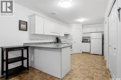 5464 Rochdale Boulevard, Regina, SK - Indoor Photo Showing Kitchen