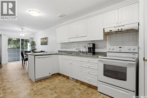5464 Rochdale Boulevard, Regina, SK - Indoor Photo Showing Kitchen With Double Sink