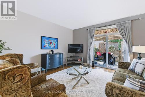 22-244 Dundas Street, Brant, ON - Indoor Photo Showing Living Room
