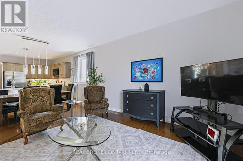 22-244 Dundas Street, Brant, ON - Indoor Photo Showing Living Room