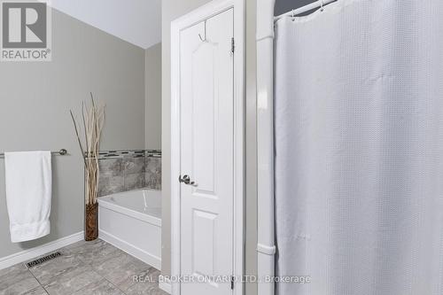 22-244 Dundas Street, Brant, ON - Indoor Photo Showing Bathroom
