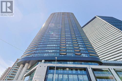 821 - 585 BLOOR ST EAST STREET  Toronto, ON M4W 0B3