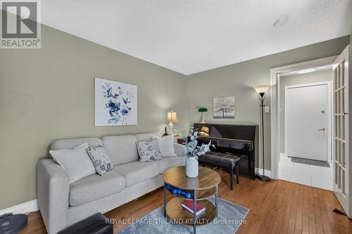 1077 Mahogany Crescent, London North (North P), ON - Indoor Photo Showing Living Room