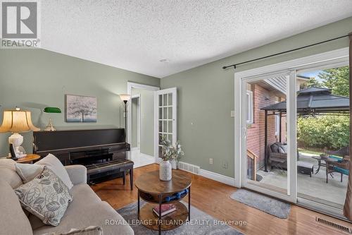 1077 Mahogany Crescent, London North (North P), ON - Indoor Photo Showing Living Room