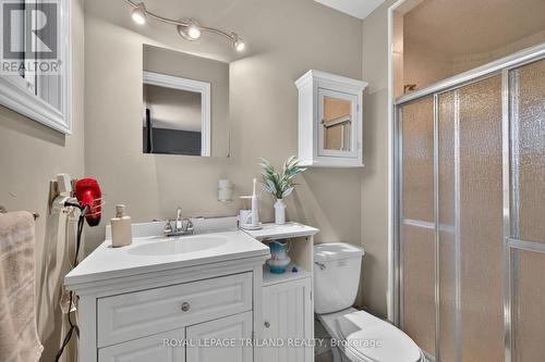 1077 Mahogany Crescent, London North (North P), ON - Indoor Photo Showing Bathroom