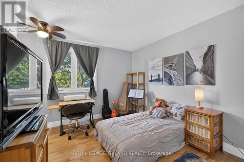 1077 Mahogany Crescent, London North (North P), ON - Indoor Photo Showing Bedroom