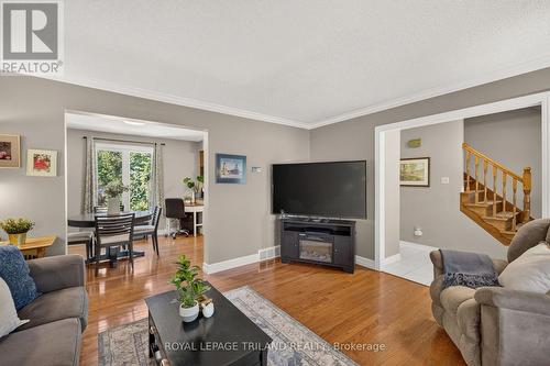 1077 Mahogany Crescent, London North (North P), ON - Indoor Photo Showing Living Room