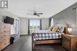 Primary bedroom - 
