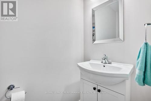 30 Whitcomb Crescent, Smiths Falls, ON - Indoor Photo Showing Bathroom